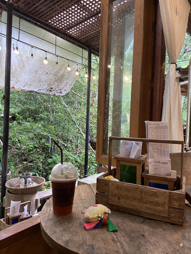 คาเฟ่แม่กำปองสุดฮิต