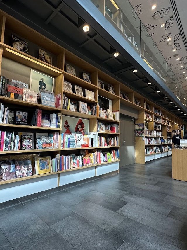 ร้านหนังสือ Open House Central Embassy📚