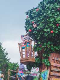 迪士尼樂園20週年，奇妙派對正式開始！ ‌ 換上最搶眼的派對造型，加入最喜愛的迪士尼朋友 參加最奇妙的派對！ 由樂園到酒店，由日到夜玩不停！  派對焦點 1 迪士尼好友Live：城堡派對 ‌ 米奇與好