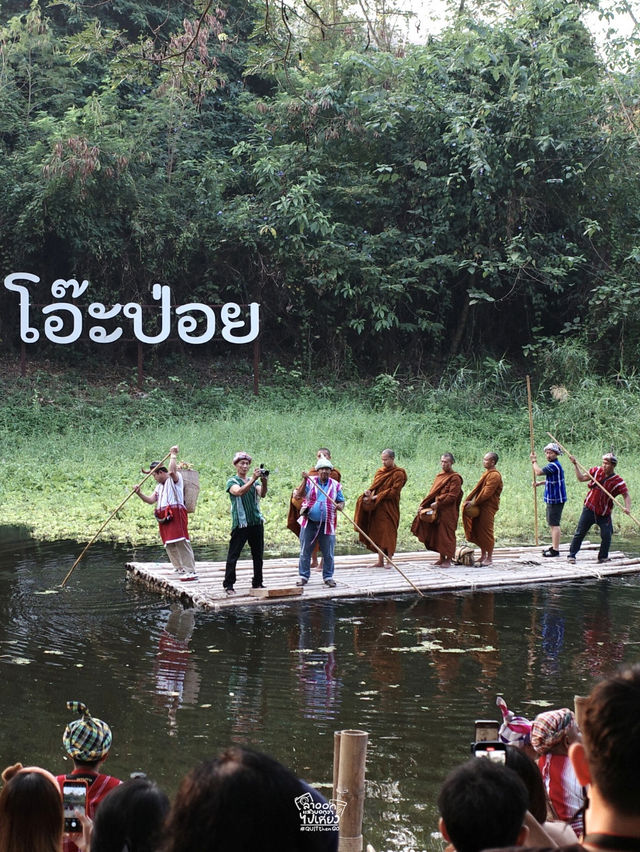 ชวนไปใส่บาตรพระล่องแพไม้ไผ่ เดินชิวหาของกินที่ตลาด