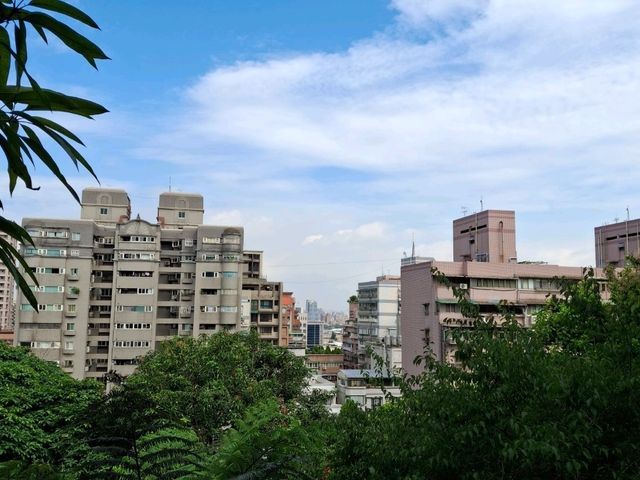 Explore the Xianjiyan Trail in Wenshan District, Taipei, Taiwan
