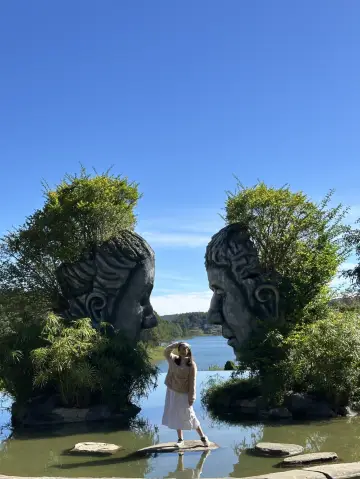 Dreamy Kissing Heads at Da Lat’s Clay Tunnel