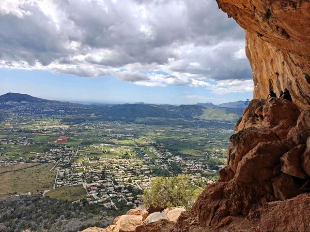 Cova del Montgó’s Got That Explorer Energy