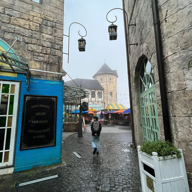 🏰 Lost in France… but in Vietnam?!
