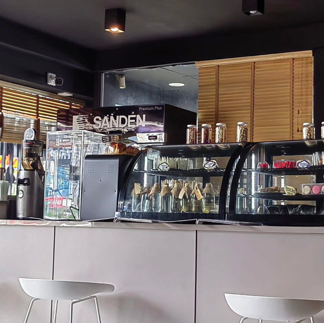 📍 Landrein Cafe & Co-working Space | สมุย