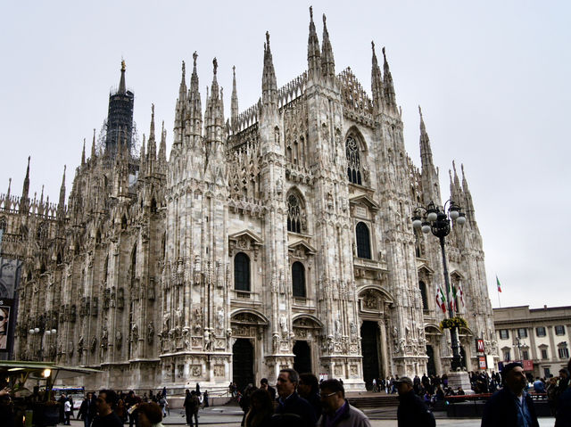 🚶‍♂️Strolling Through History – Piazza del Duomo, Milan