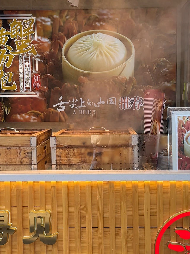 베이징 공항의 분위기 있는 푸드코트