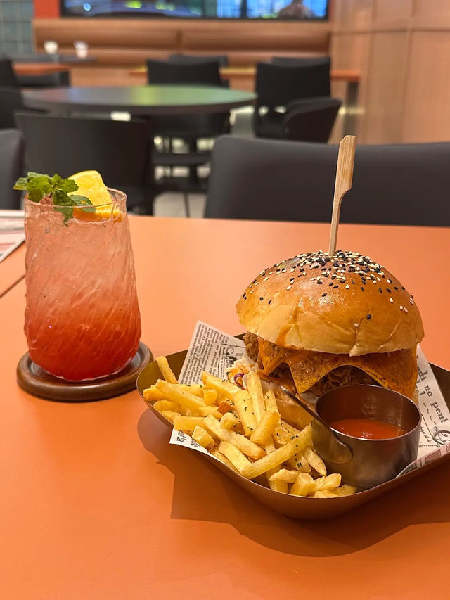 Batam’s Chill Spot for Foodies and First Dates, Soi Lives