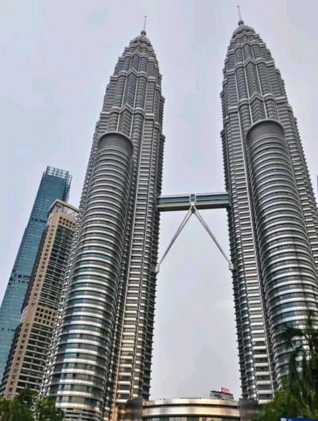 🗼🇲🇾 Petronas Twin Towers – Kuala Lumpur’s Iconic Landmark