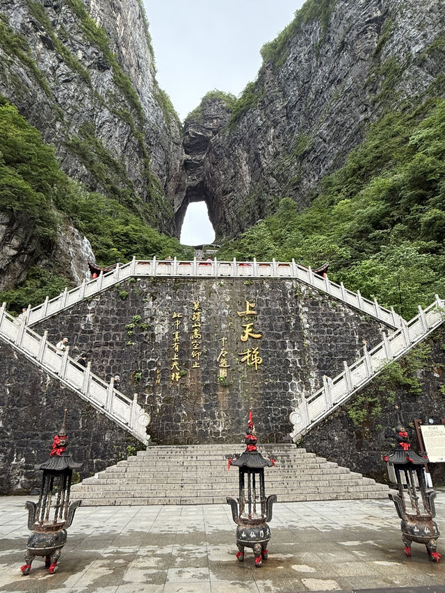 Nature and Wonder: Phenomenal Sea of Clouds at Tianmen Mountain and the Grandeur of 72 Qilou