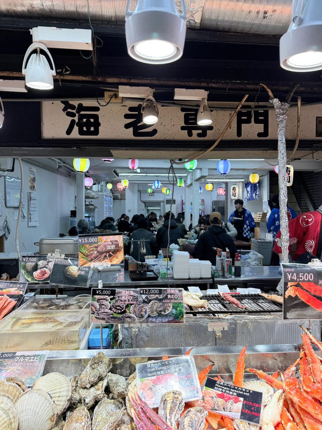 黑門市場🇯🇵 新鮮的海產比比皆是。