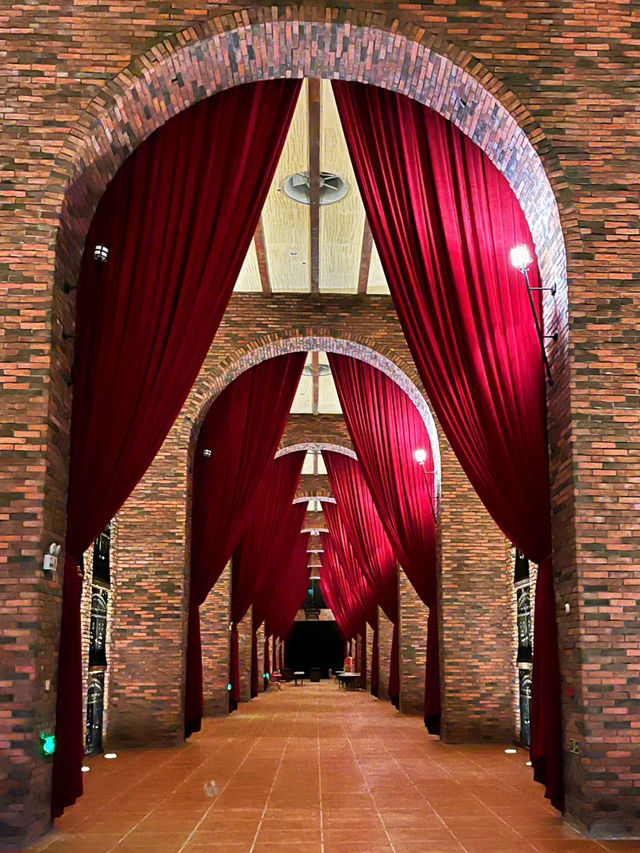 🍷 A Fairytale Castle at the Edge of Xi’an – Zhangyu Reina Chateau Winery