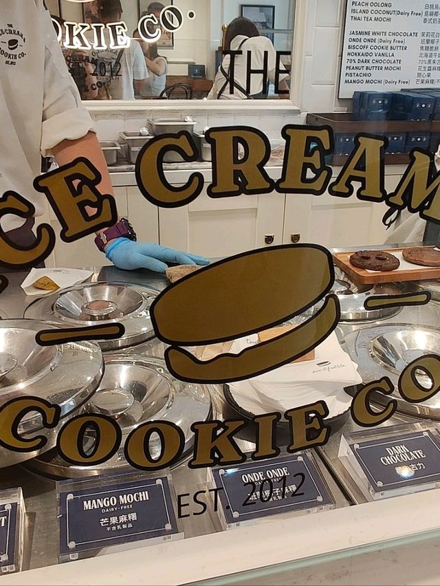 極邪惡 🍪曲奇雪糕三文治🍨