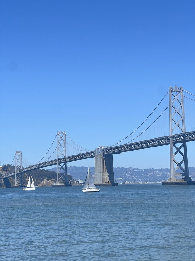 🏛️ Ferry Building + Bay Bridge – เดินช้าๆ ริมอ่าว