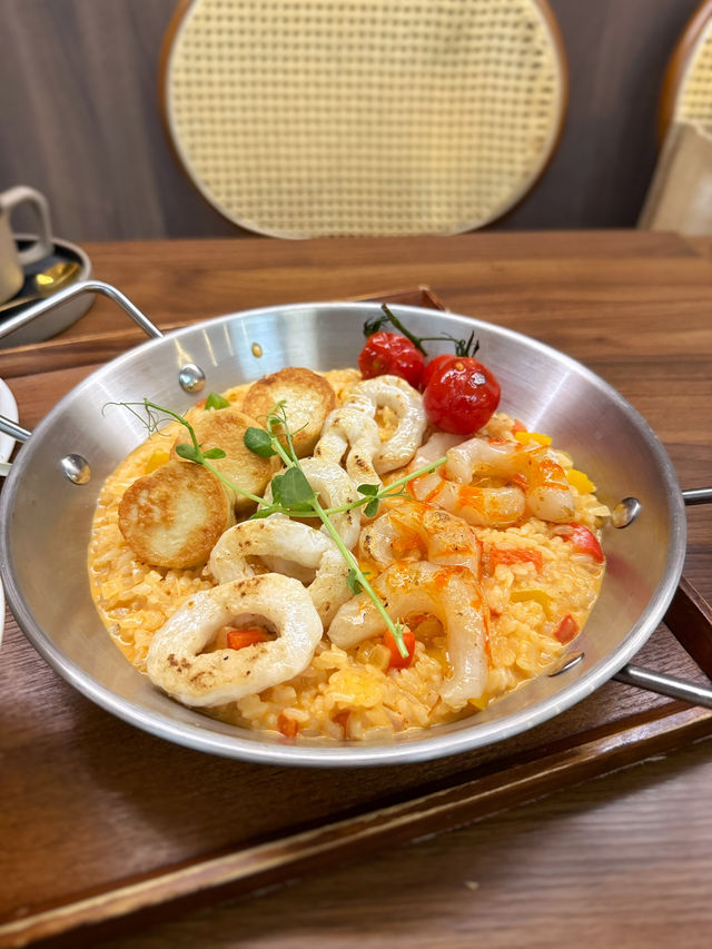 【西灣河創意豐富素食 驚喜西班牙海鮮飯】
