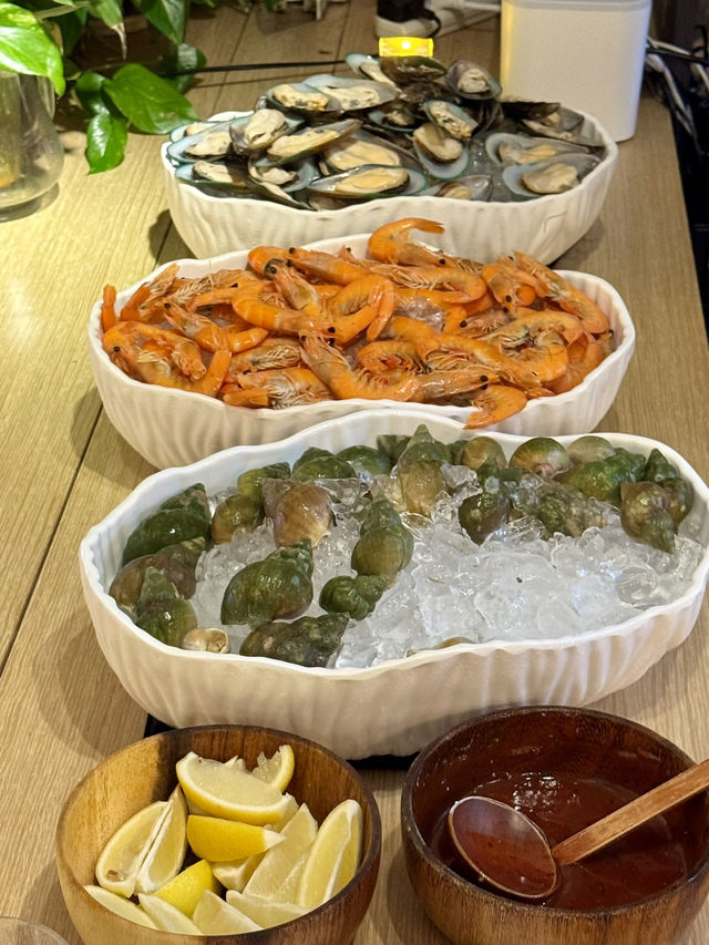 觀塘半自助餐：凍海鮮任食，仲有拉絲蟹肉飯！🦀🍝