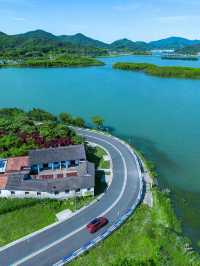 คุณไม่เคยคิดว่าจะได้เห็นมุมถนนสายรุ้ง🌈 ที่โด่งดัง