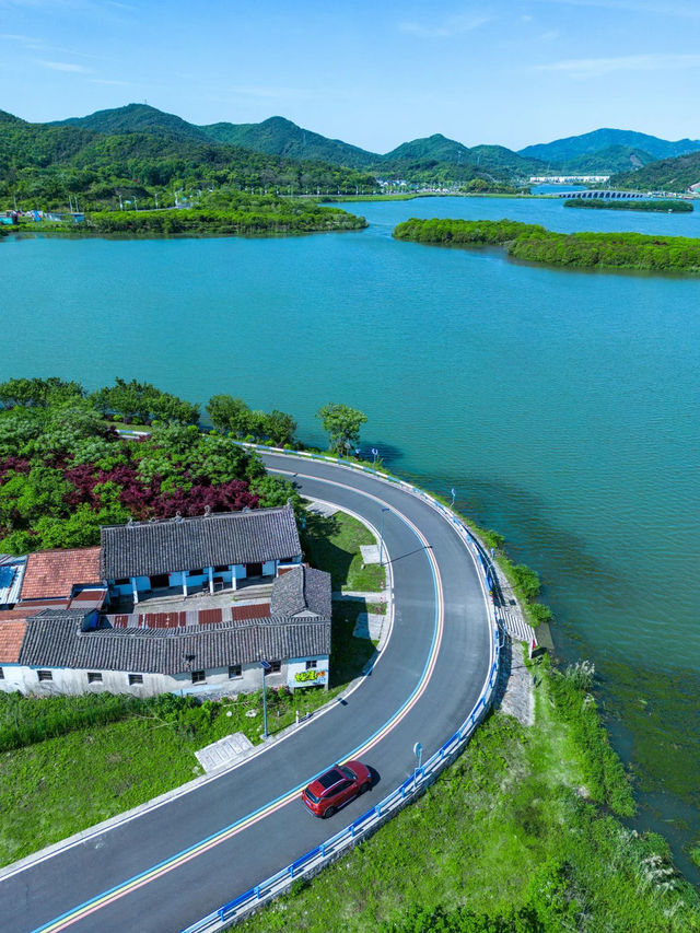 คุณไม่เคยคิดว่าจะได้เห็นมุมถนนสายรุ้ง🌈 ที่โด่งดัง คุณไม่เคยคิดว่าจะได้เห็นมุมถนนสายรุ้ง🌈 ที่โด่งดัง