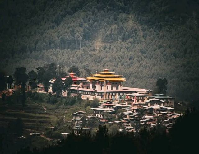 •	8 Days Bhutan Nature & Culture Tour