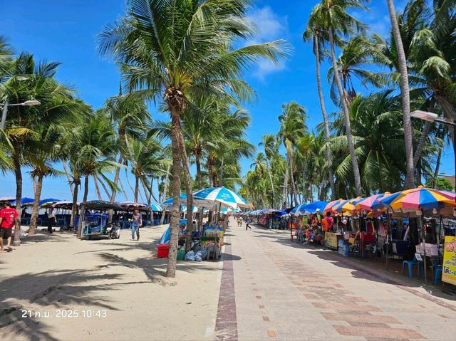 🌊🏖️ ชายหาดบางแสน  🏖️🌊