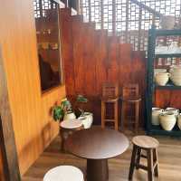 คาเฟ่บ้านไม้ 2 ชั้น ที่ให้นึกถึงสมัยยังเด็ก