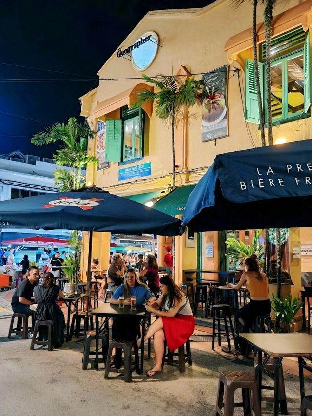 🍕🥦🥃🍢🌶️🫛🍛🍗☕ Malacca Best Nightlife: Live Tunes & Local Flavours at Geographér Café!