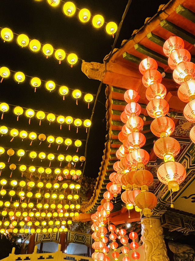 🙏 Thean Hou Temple: Where Chinese Roofs Kiss Kuala Lumpur's Sky! 🌆