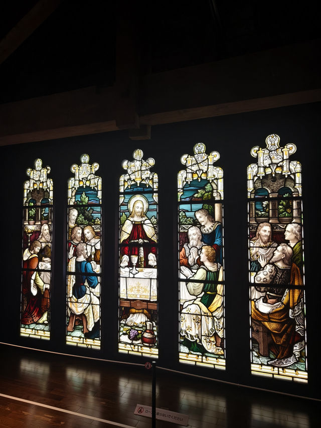 日光映照絢麗宗教藝術