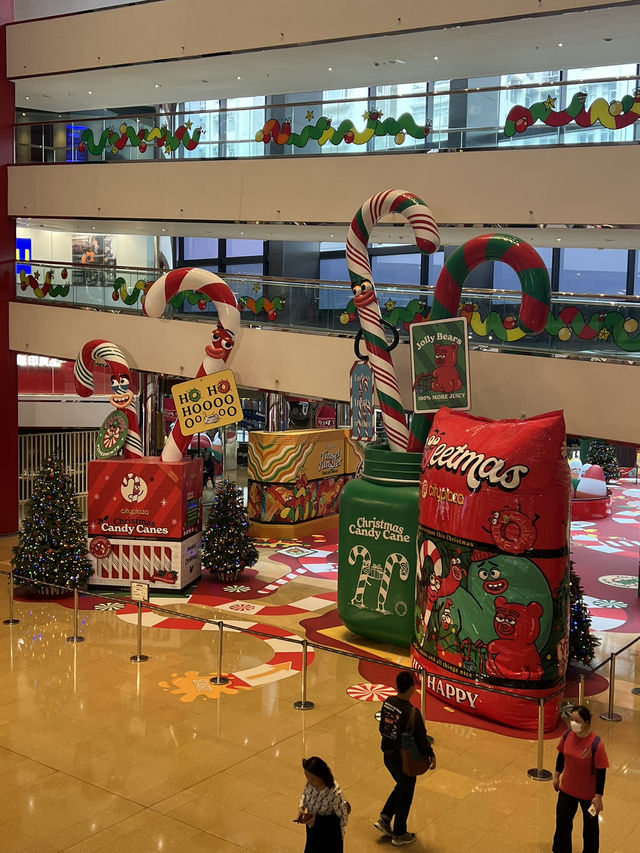 香港太古城中心化身聖誕糖果樂園😯仲送熊仔笑笑糖掛飾? 香港太古城中心化身聖誕糖果樂園😯仲送熊仔笑笑糖掛飾?