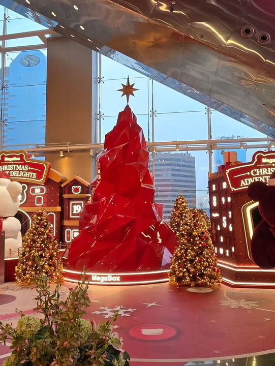 Where Whimsy Wraps the City: Chubbi Chunk’s Festive Takeover Where Whimsy Wraps the City: Chubbi Chunk’s Festive Takeover