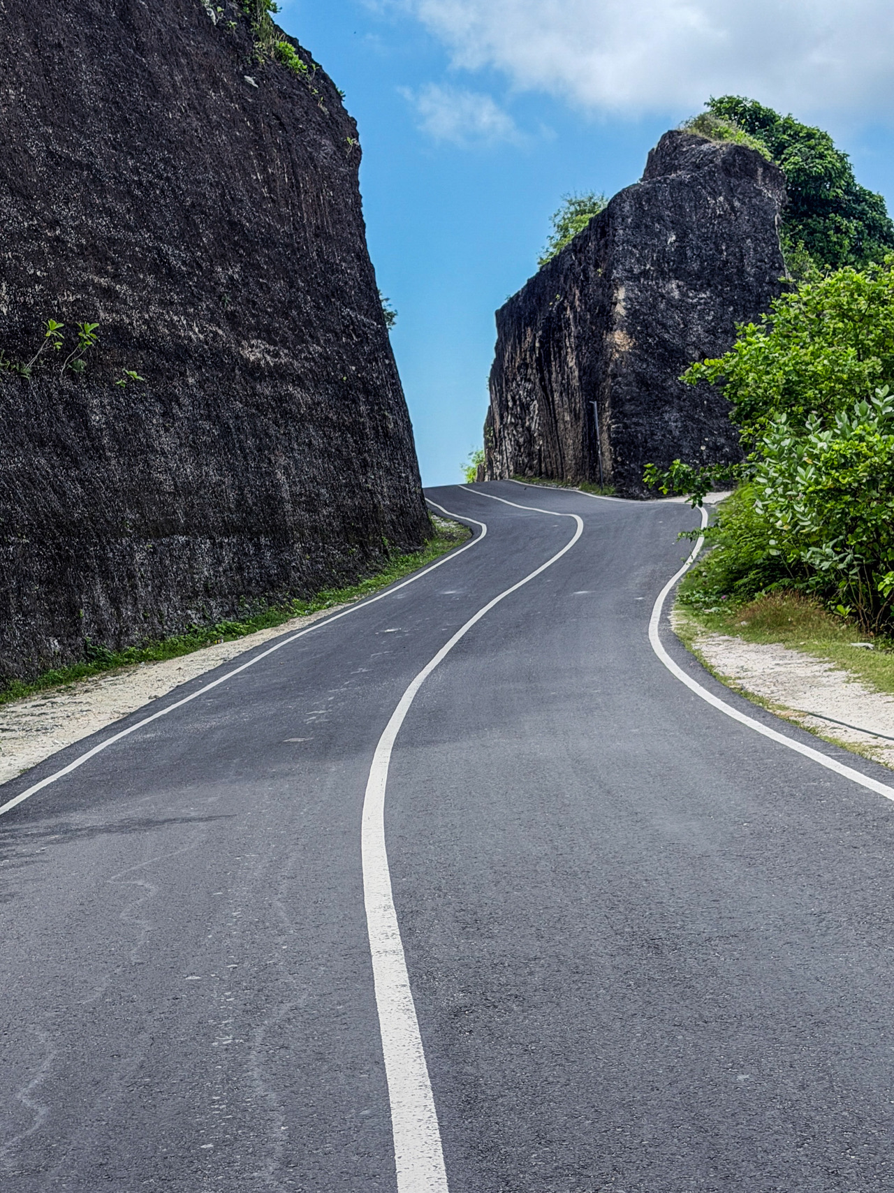 🛣️ 每個人都會經過的空曠懸崖公路（以及峇裡島的一處隱密觀景點）