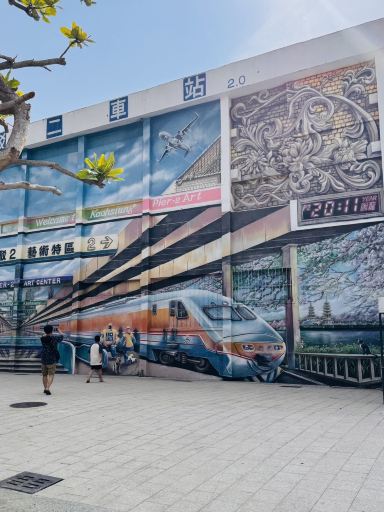 ごゆっくりご散策を。 | Trip.com 駁二芸術特区／塩テイ埔駅