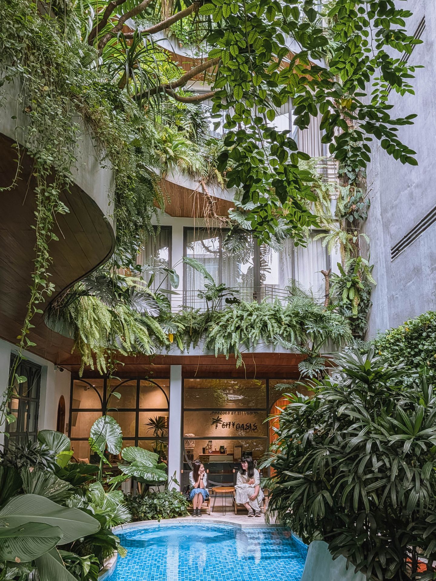 City House - City Oasis Hotel, một khách sạn ốc đảo với cảnh quan tuyệt đẹp.