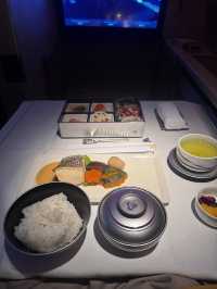 🇹🇭✈️ FIRST CLASS การบินไทย 6 ชั่วโมง กรุงเทพฯ → โอซากา ราคา 80,000 บาท กินอะไรบ้าง?