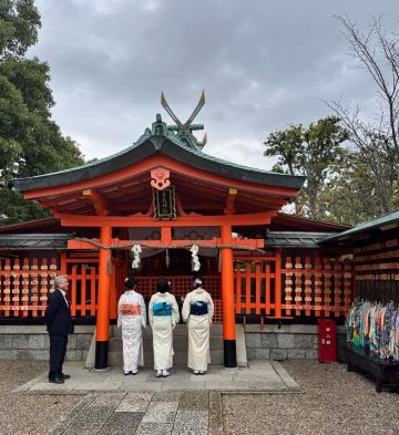 Worth the Hype - KYOTOS FAMOUS Inari Shrine and Red Torii Gates or just another Instagram Post?