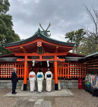 名副其實——京都著名的稻荷神社和紅鳥居，還是只是另一個Instagram貼文？