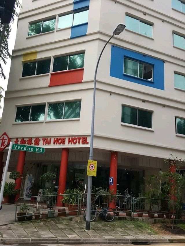 “Compact Convenience: Friendly Stays by Farrer Park MRT”