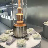 【蘇黎世】瑞士蓮巧克力工廠，琳瑯滿目的巧克力等你帶回家！推薦！