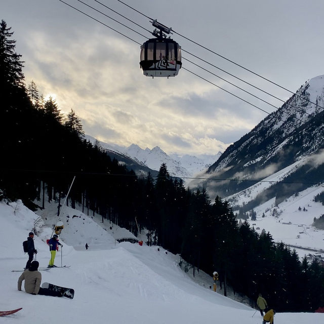 A Snowy Paradise for Ski Enthusiasts ❄️
