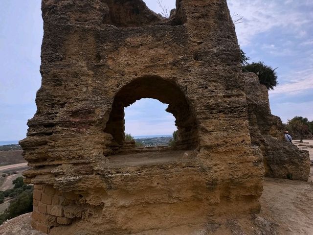 Agrigento’s Rich History: Tips & Tricks to Explore 🏛️🌄