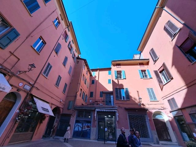 this city feels like playing assasins creed ❤️🎮