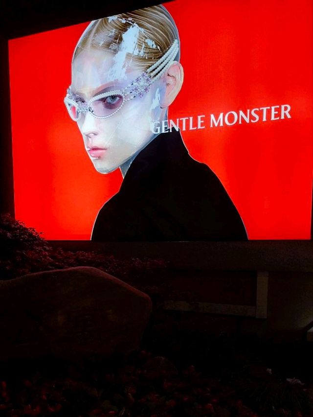 Секретные локации Haus Nowhere,сад камней и сокровища Египта Секретные локации Haus Nowhere,сад камней и сокровища Египта