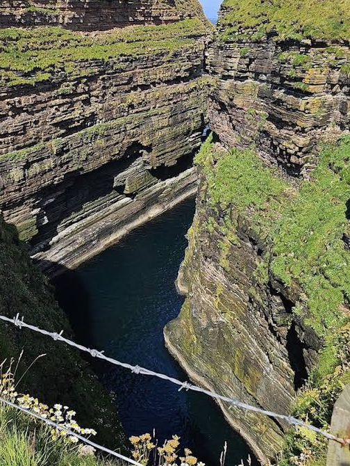 🌊 Duncansby Head Lighthouse – Where Wind, Sea, and Sky Meet 🌬️✨