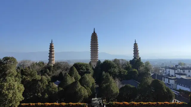 Dali - Erhai lake and the mountains