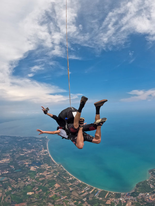 For the first parachute jump, what do you need to prepare? Pattaya parachute jumping complete guide.