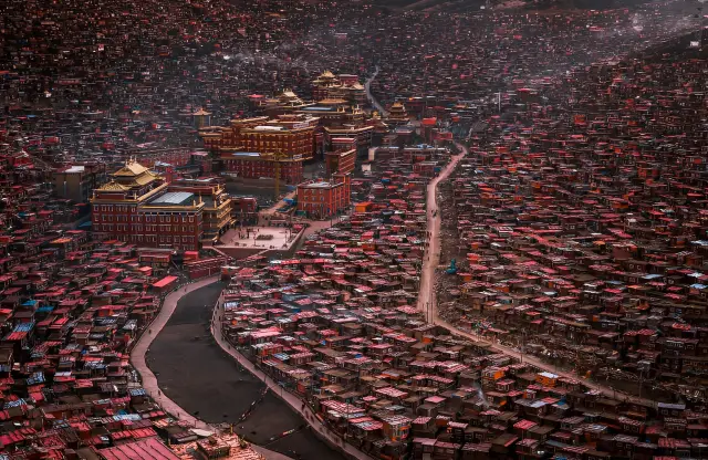 "색다의 여행: 신비한 티베트 수행 여행, 당신이 감히 오실 수 있나요?"