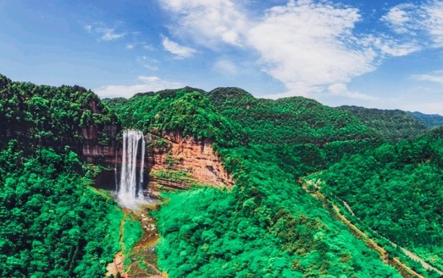 萬州大瀑布：與自然共舞，心靈得到洗禮的旅行體驗