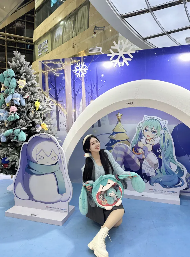 Shanghai!! Hatsune Miku flash mob for a whole month!!