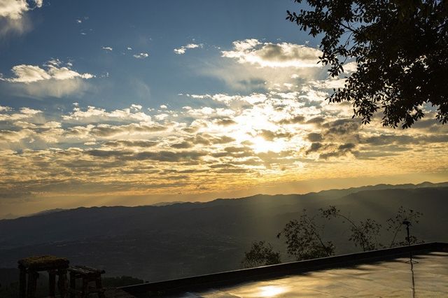 雲南騰沖陡山寺冬日賞夕陽無限好