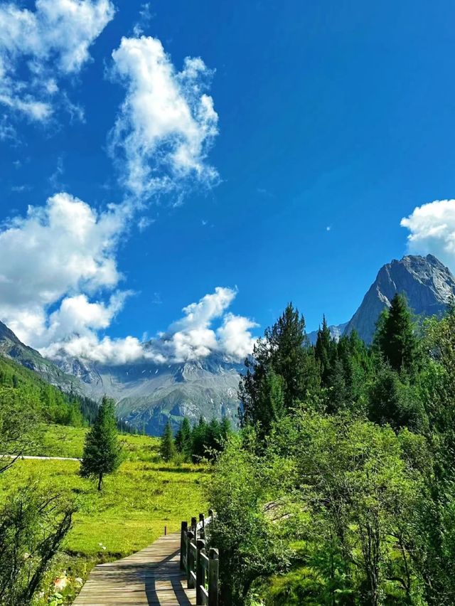 四川的四姑娘山日美景